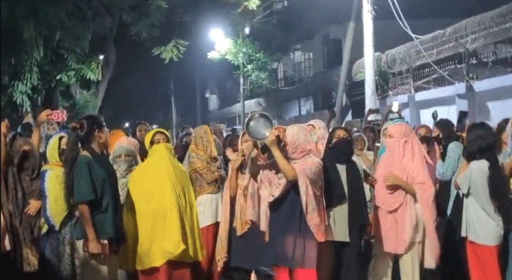 মধ্যরাতে উত্তাল ইডেন কলেজ
