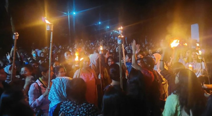 মধ্যরাতে উত্তাল জাহাঙ্গীরনগর বিশ্ববিদ্যালয়