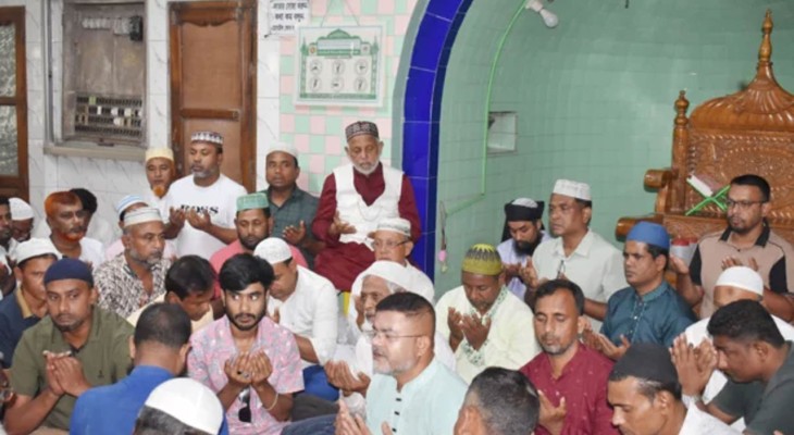 ডা. জুবাইদা রহমানের জন্মদিন উপলক্ষে মহাস্থান মাজার জামে মসজিদে বিশেষ দোয়া মাহফিল