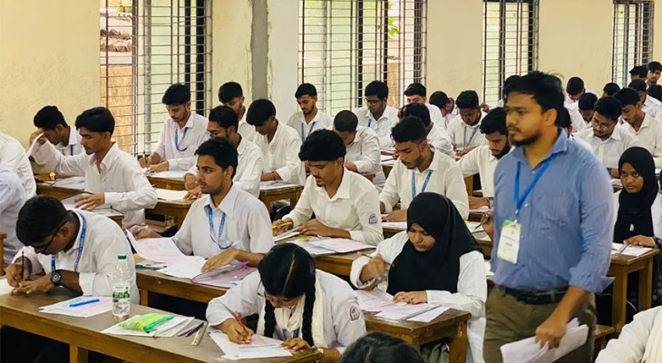 এইচএসসির প্রথম দিনে অনুপস্থিত ২৪৭৮৪ শিক্ষার্থী, বহিষ্কার ৭