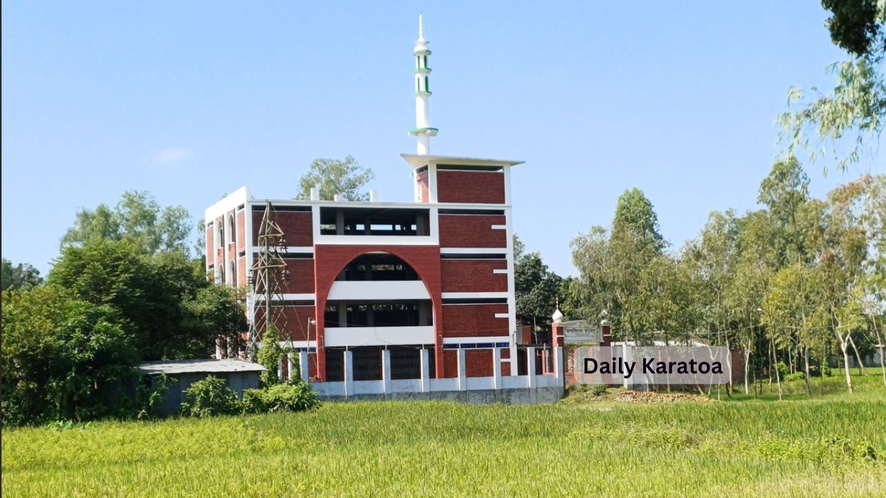 বগুড়া শহরের দৃষ্টিনন্দন একটি মসজিদ 'মসজিদে রাহেলা'