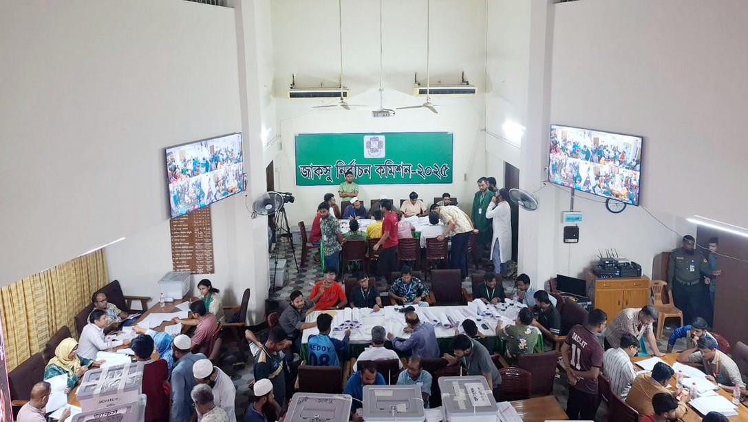 ১৬ কেন্দ্রের ভোট গণনা শেষ, ফল প্রকাশের সময় জানালো নির্বাচন কমিশন