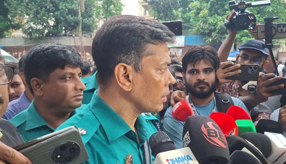 উৎসবমুখর ও শান্তিপূর্ণ পরিবেশে চলছে ডাকসু নির্বাচন : ডিসি মাসুদ