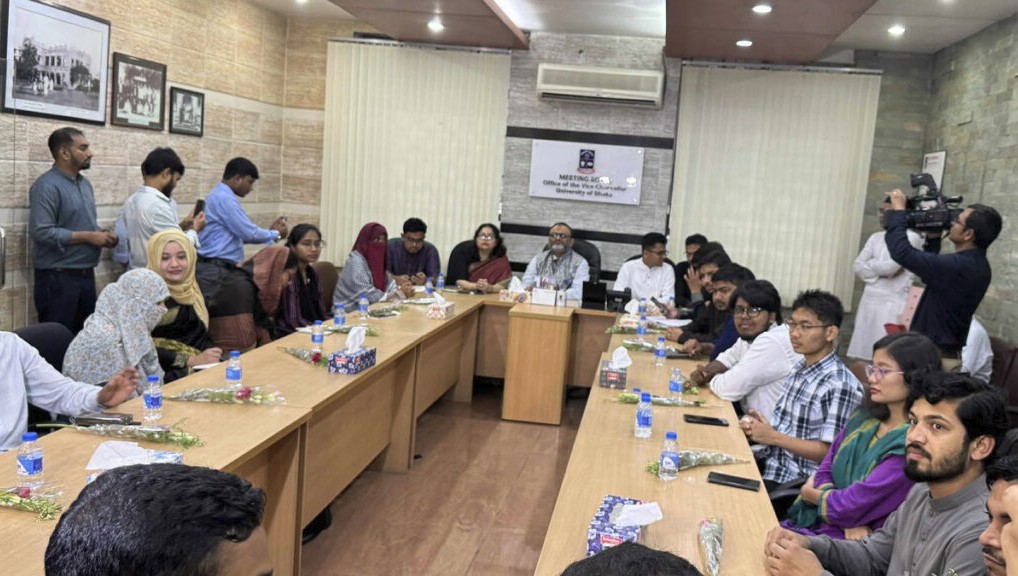 শুরু হলো ডাকসুর প্রথম সভা, সভাপতিত্বে উপাচার্য