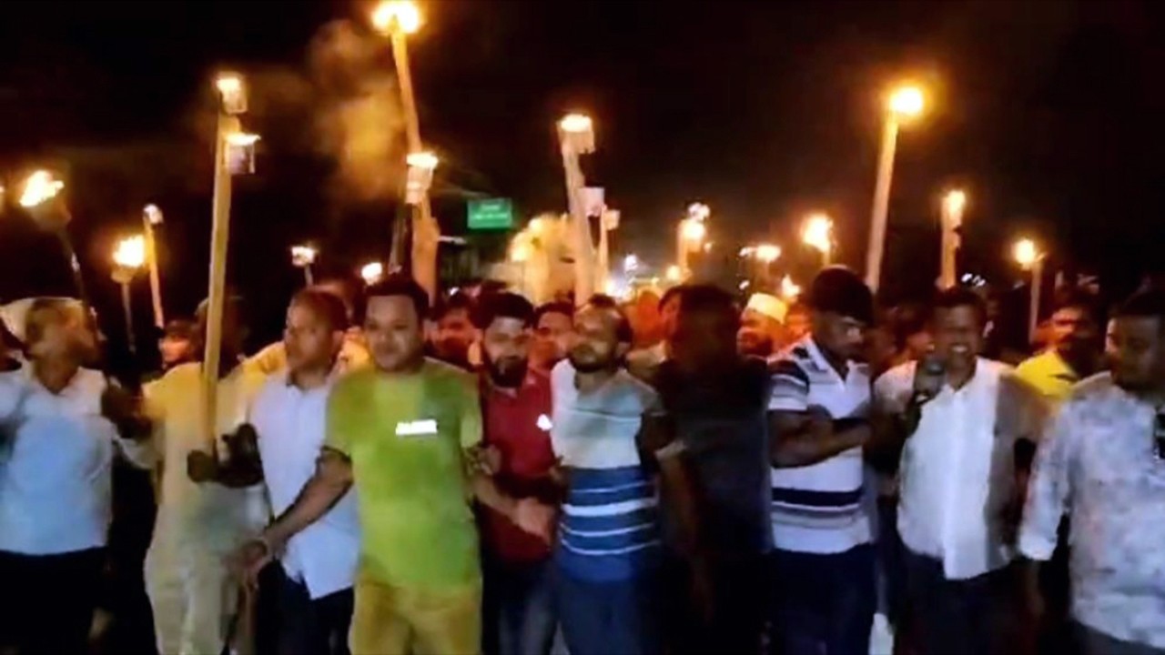 বিজয়নগরে রুমিন ফারহানার বিরুদ্ধে মশাল মিছিল