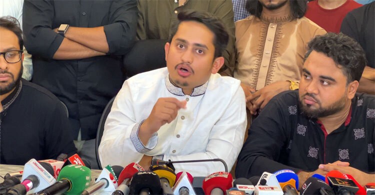 চাপে এনসিপিকে শাপলা প্রতীক দিতে সাহস পাচ্ছে না ইসি : সারজিস আলম