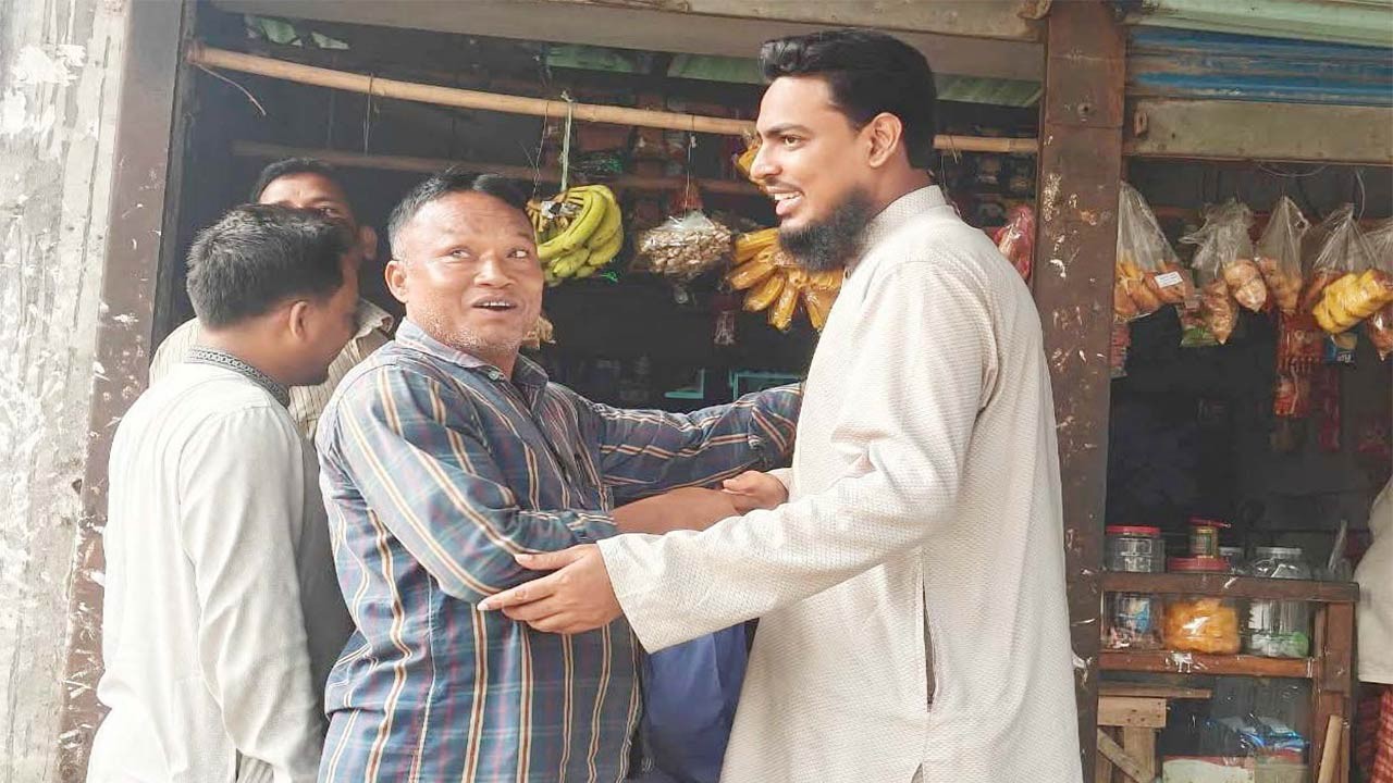 রংপুরে গণসংযোগে ব্যস্ত সময় পার করছেন এনসিপির আখতার হোসেন