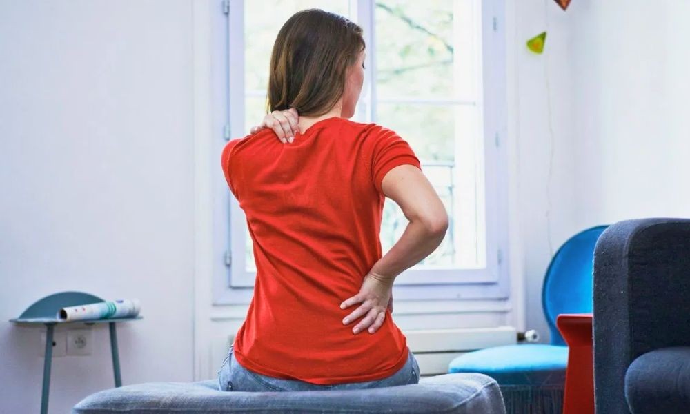 সকালে কোমর ব্যথা কেন বাড়ে, জেনে নিন