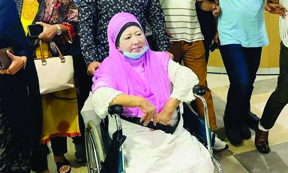 হাসপাতাল থেকে বাসায় ফিরেছেন খালেদা জিয়া