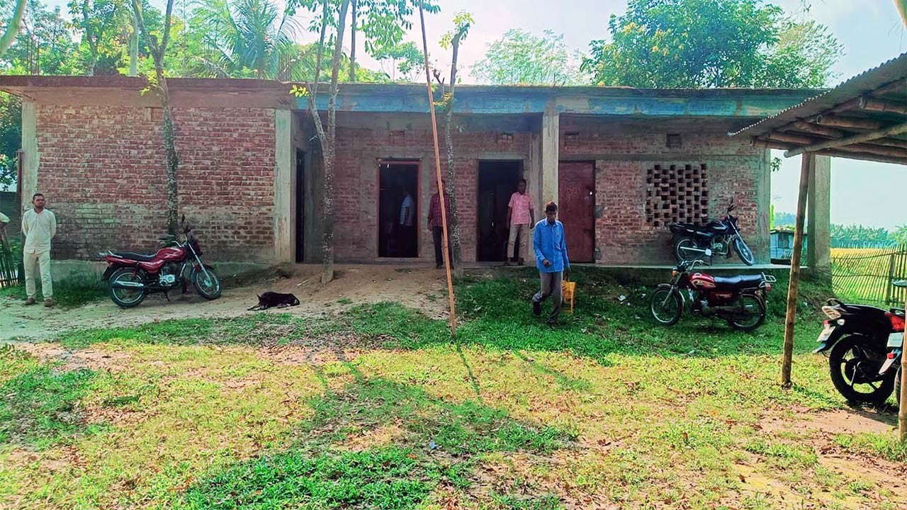 নওগাঁর বদলগাছীতে প্রধান শিক্ষককে অপহরণ করে অবৈধ নিয়োগপত্রে সই নেয়ার অভিযোগ