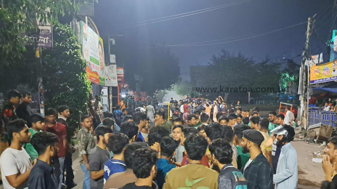 মধ্যরাতে ঢাবি ও ঢাকা কলেজ শিক্ষার্থীদের সংঘর্ষ