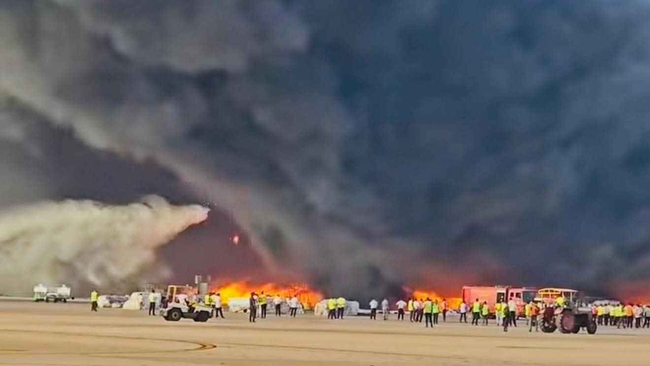 ২৭ ঘণ্টা পর পুরোপুরি নিভল শাহজালালের আগুন