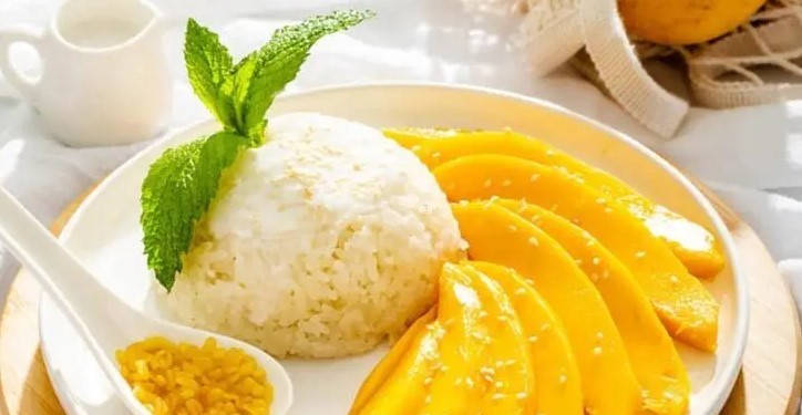 থাইল্যান্ডের জনপ্রিয় খাবার ম্যাংগো স্টিকি রাইস