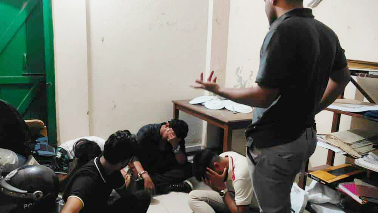 কুবি ছাত্রীকে চলন্ত ট্রেনে শ্লীলতাহানির  অভিযোগ ,৫ শিক্ষার্থী কারাগারে