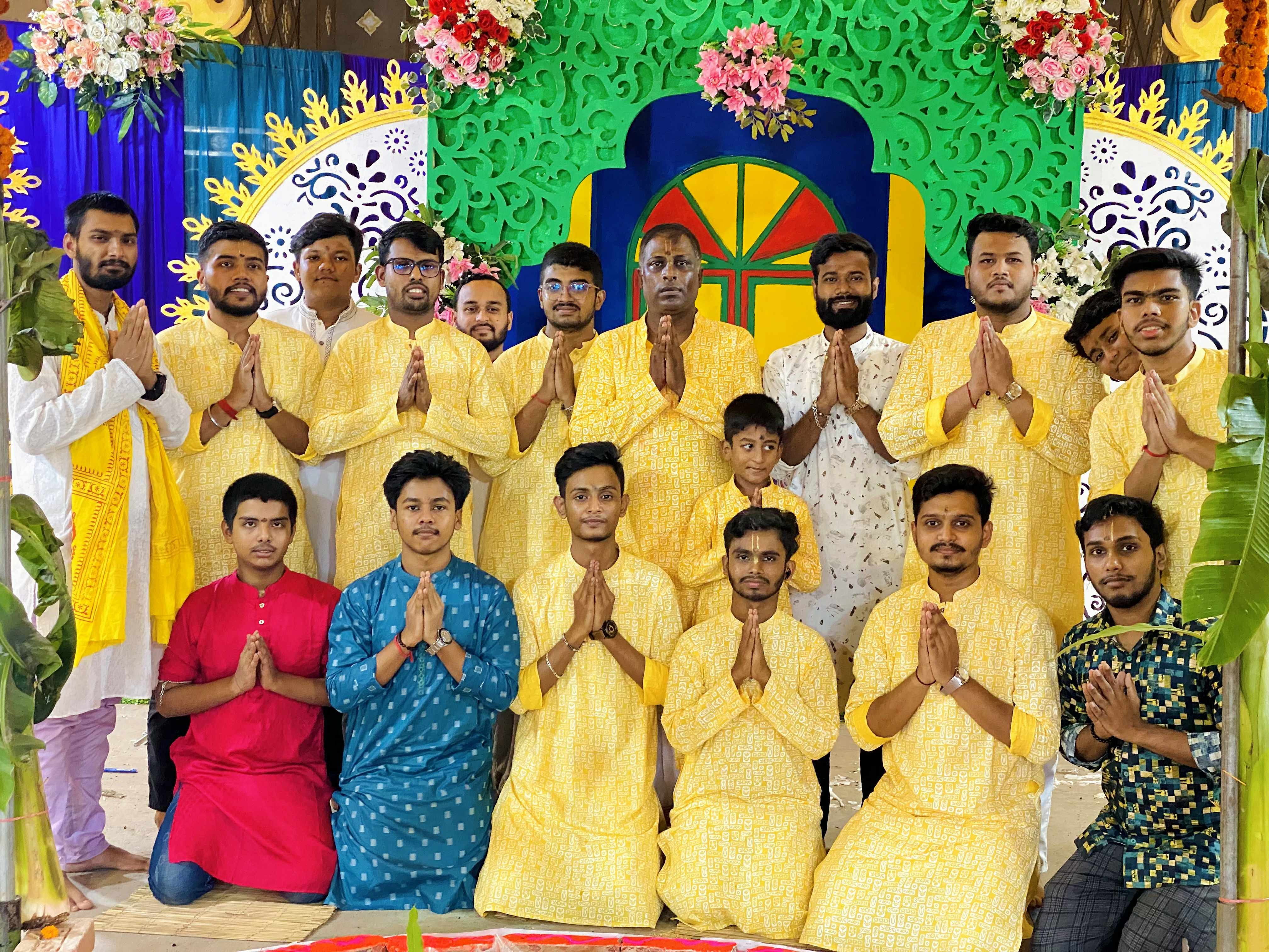 সমবেত গীতাপাঠে মুখরিত নরসিংদী: গীতা অনুরাগী জ্ঞান নিকেতনের পাঁচ বছর পূর্তি