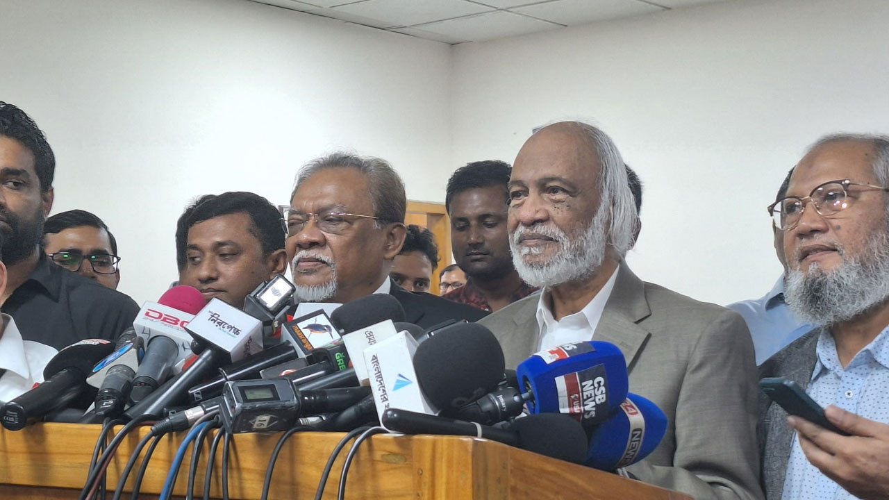 নির্বাচনের দিনই গণভোটে অটল বিএনপি : মঈন খান