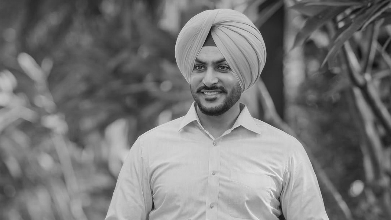 বাইক দুর্ঘটনায় মারা গেছেন জনপ্রিয় পাঞ্জাবি গায়ক