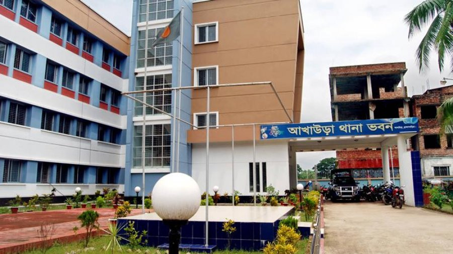 আখাউড়া পৌরসভা কার্যালয় থেকে নারীর লাশ উদ্ধার