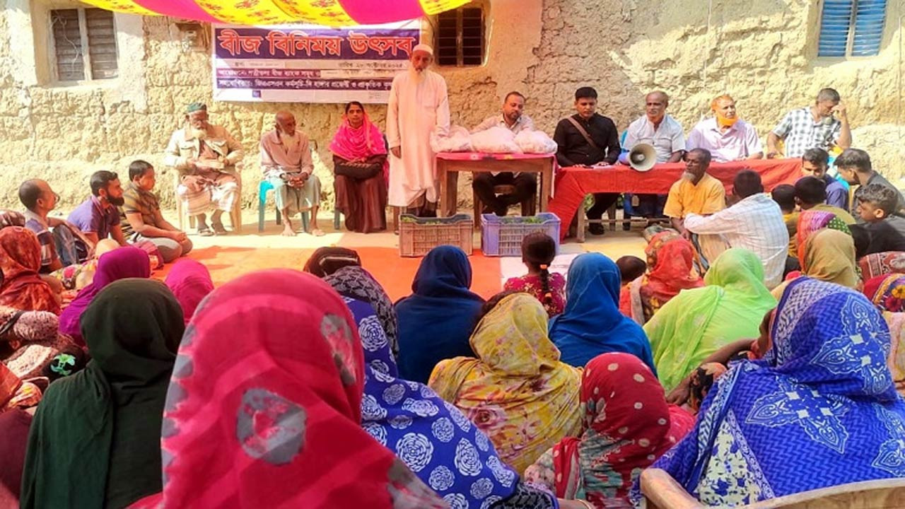 নওগাঁর পত্নীতলায় দেশি বীজ বিনিময় উৎসব
