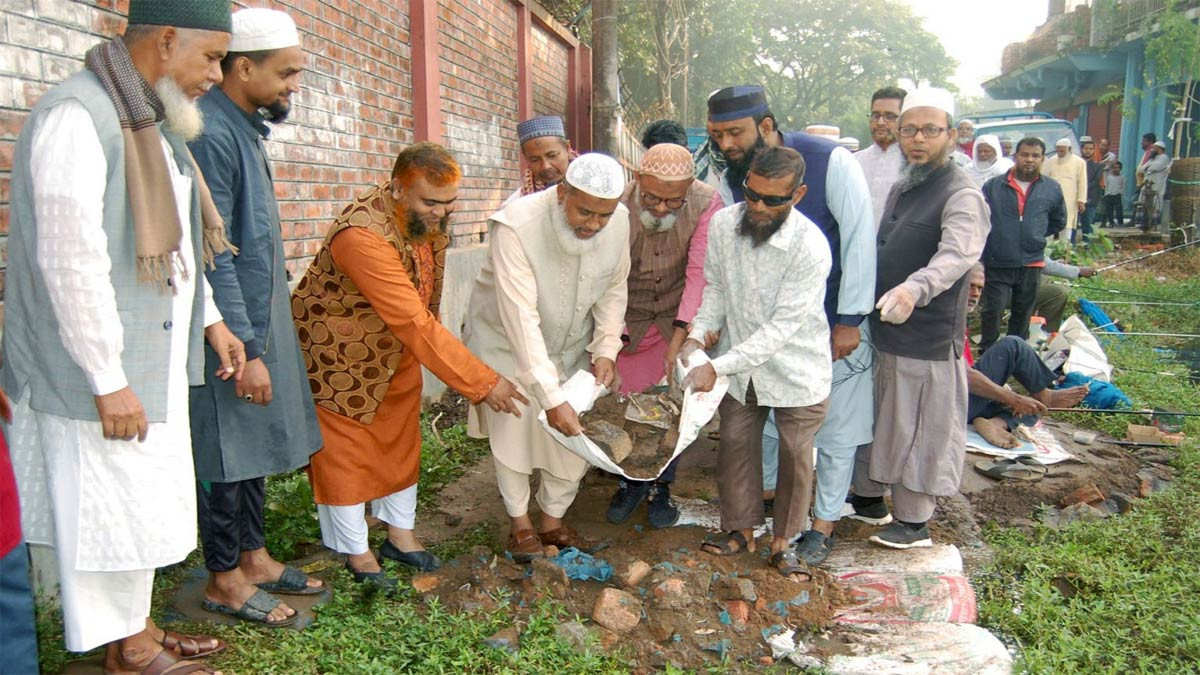 বগুড়ায় ভেঙ্গে যাওয়া রাস্তা সংস্কার করলো জামায়াত
