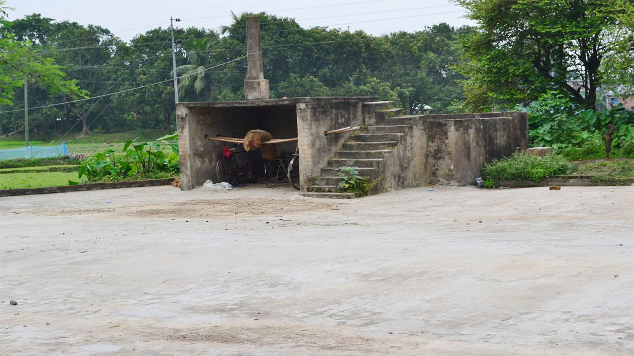  দিনাজপুরের কাহারোলে ধানের অভাবে ১০৪টি চালকল বন্ধ, শ্রমিকদের দুর্দিন