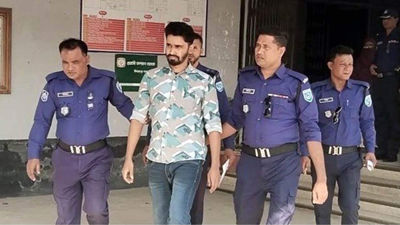 দিনাজপুরে সহকারী খাদ্য পরিদর্শক পদের পরীক্ষায় প্রক্সি দিতে এসে ৩ জন আটক