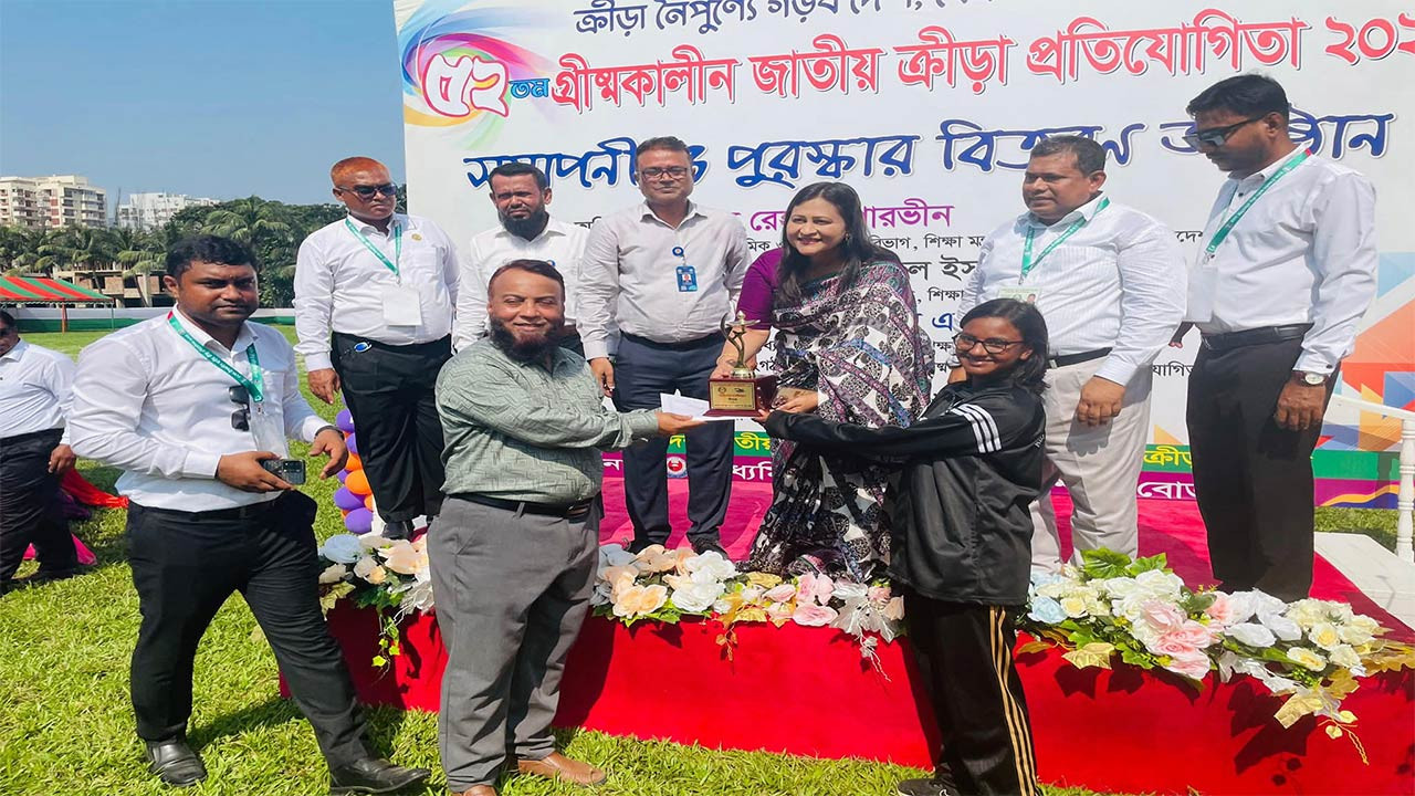 সাঁতারে দেশ সেরা বীট মডেল স্কুল অ্যান্ড কলেজের তিন শিক্ষার্থী