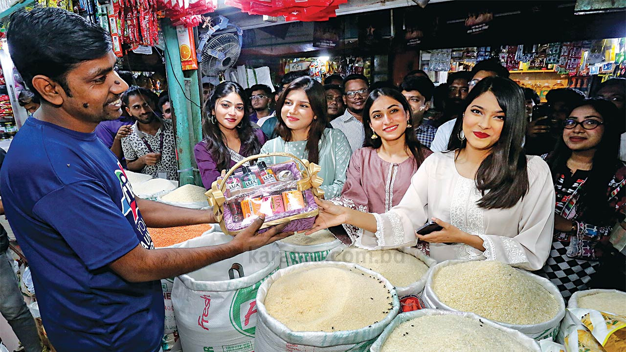 লাক্স সুপারস্টার ফাইনাল রাউন্ডের কন্যাদের বগুড়া সফর