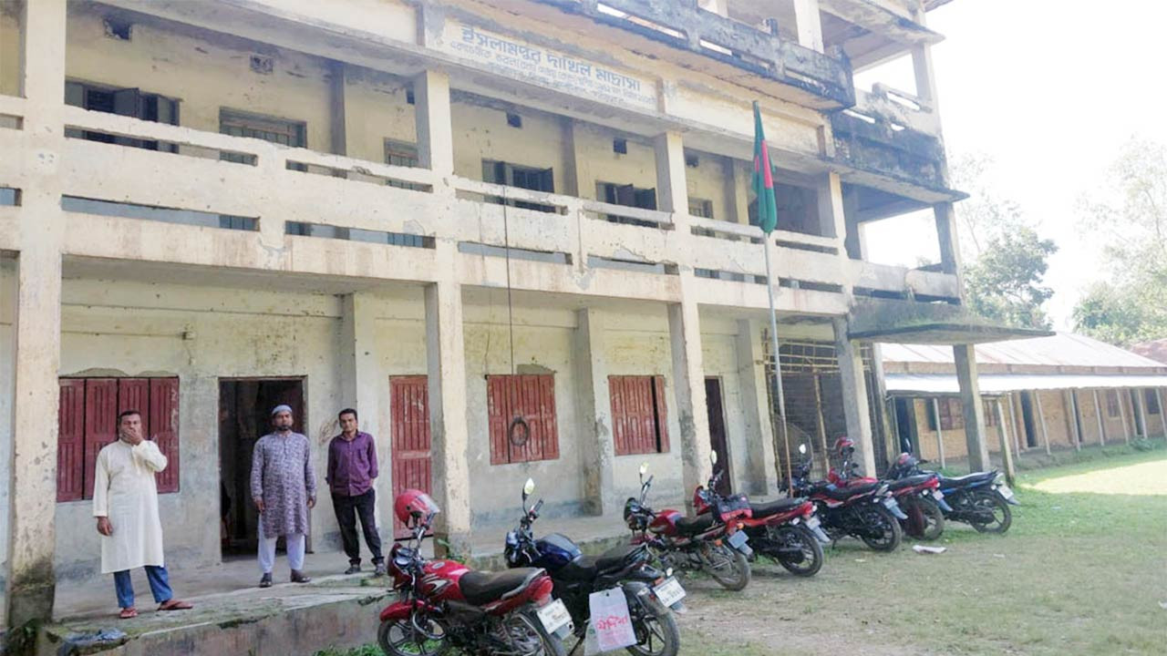 বগুড়ার ধুনটে কর্মস্থলে অনুপস্থিত থেকেও বেতন তোলার অভিযোগে তদন্ত, বেতন স্থগিত