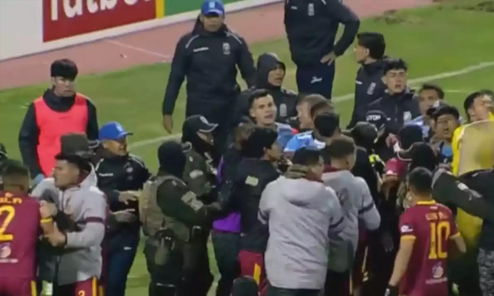 এক ম্যাচে ১৭ লাল কার্ড!