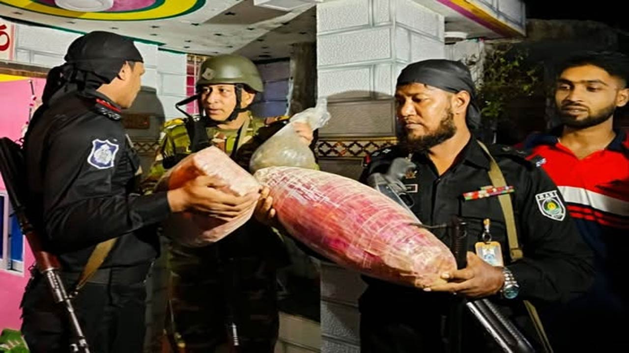 বগুড়া শহরের মাদকের আস্তানায় যৌথবাহিনীর অভিযান, বিপুল পরিমাণ মদ ও গাঁজা উদ্ধার