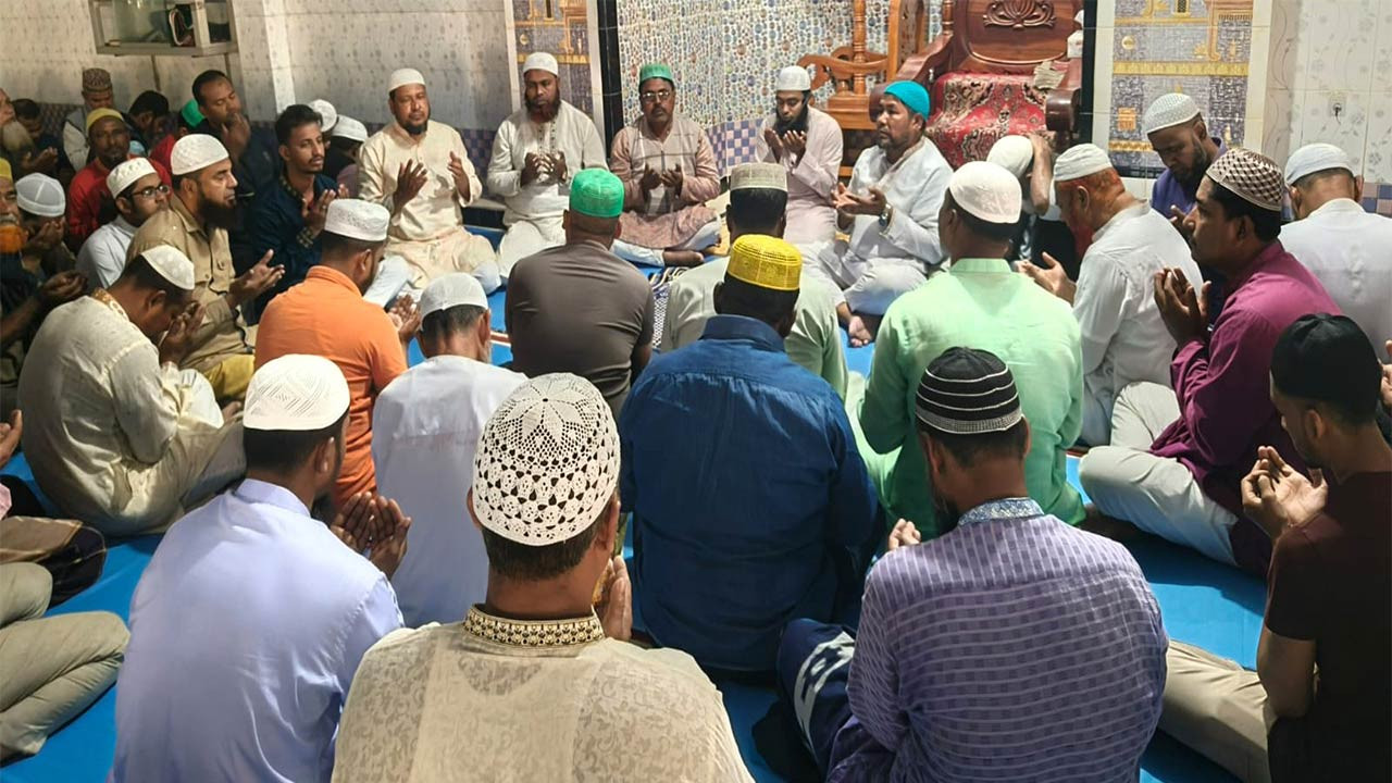 খালেদা জিয়ার রোগমুক্তি কামনা করে বিভিন্ন উপজেলায় দোয়া মাহফিল