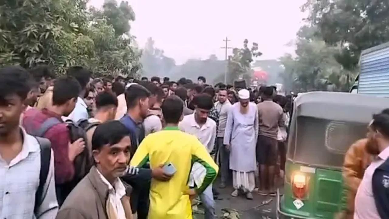 পাবনায় ট্রাকের ধাক্কায় মোটরসাইকেল আরোহী বাবা-মেয়ে নিহত