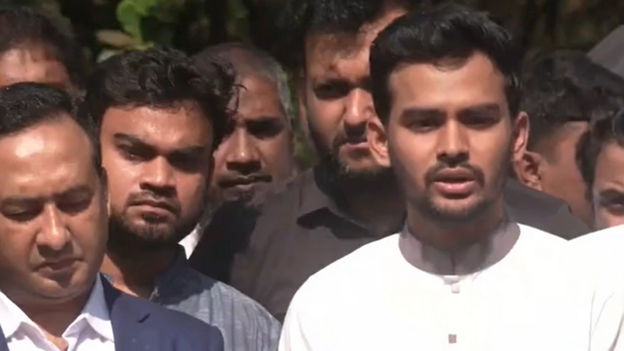 বিদেশি ফরেনসিক টিম আসছে জুলাই শহীদদের পরিচয় শনাক্তে : আসিফ মাহমুদ 