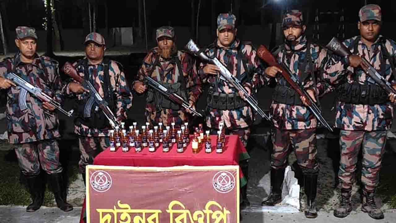 দিনাজপুর সীমান্তে বিজিবির অভিযানে বিপুল পরিমাণ মাদক উদ্ধার