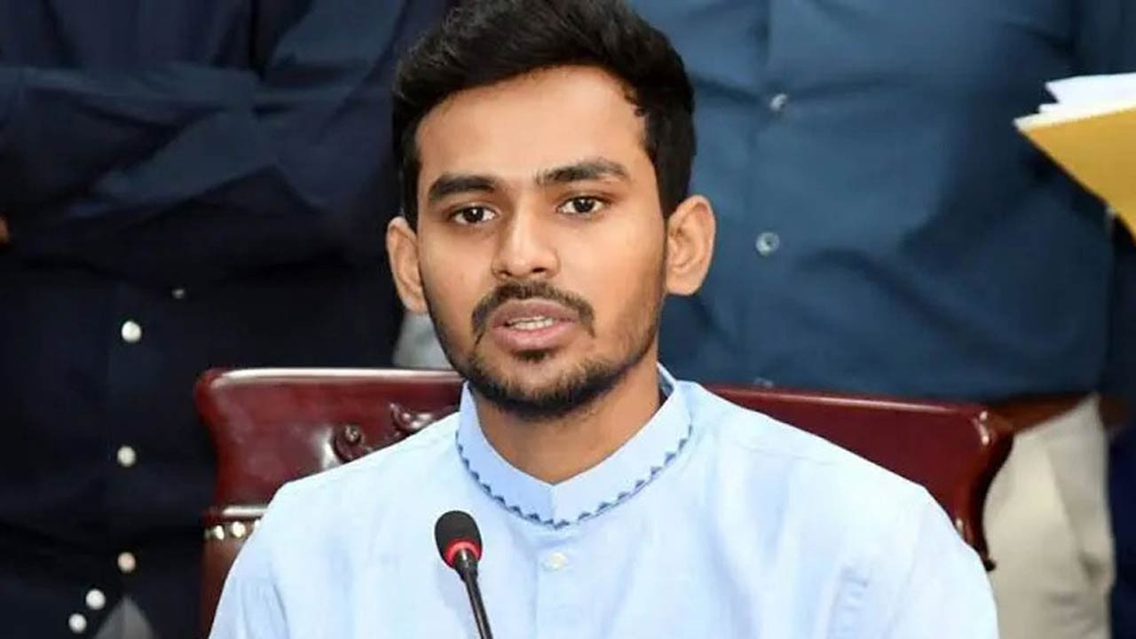 জাতীয় ফুটবল দলকে ২ কোটি টাকা পুরস্কার ঘোষণা ক্রীড়া উপদেষ্টার