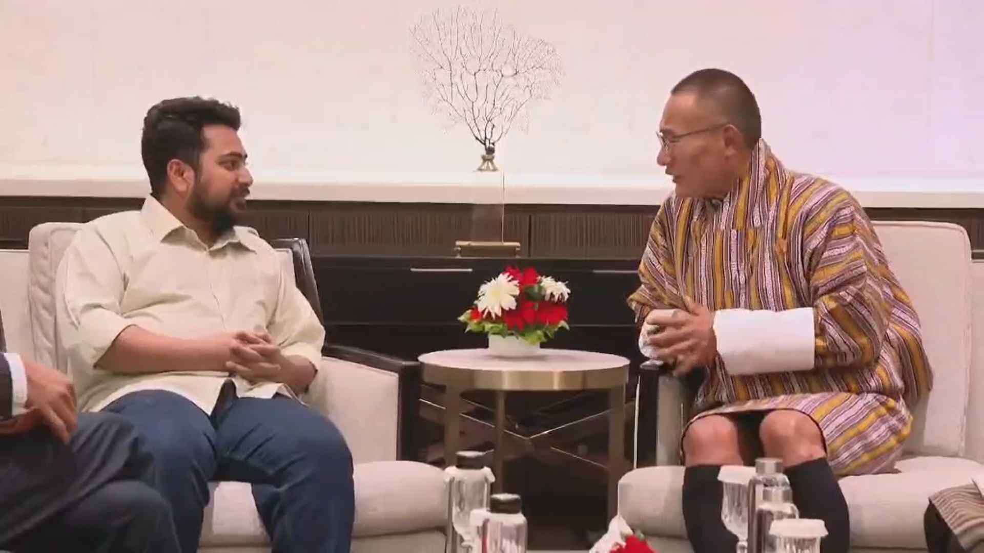 নাহিদ ইসলামের সঙ্গে ভুটানের প্রধানমন্ত্রীর বৈঠক