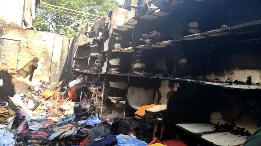 চাঁদপুরে আগুনে ৫ দোকান পুড়ে ছাই