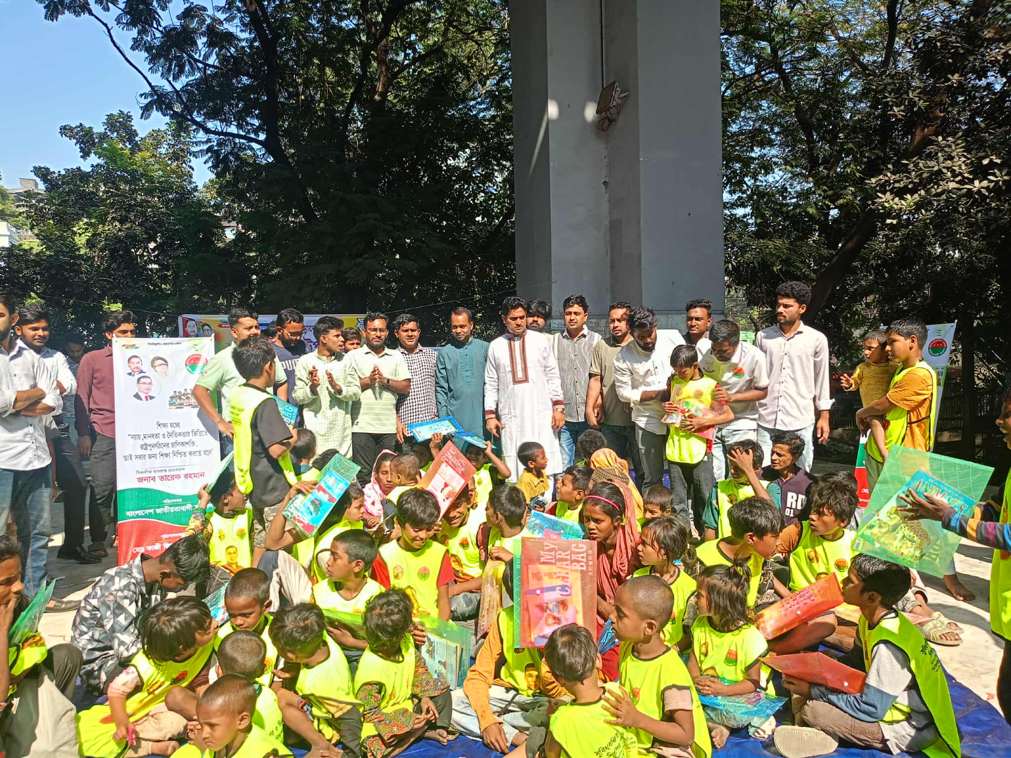 বাহাদুর শাহ পার্কে সুবিধাবঞ্চিত ও ছিন্নমূল শিশুদের সাপ্তাহিক স্কুল উদ্বোধন