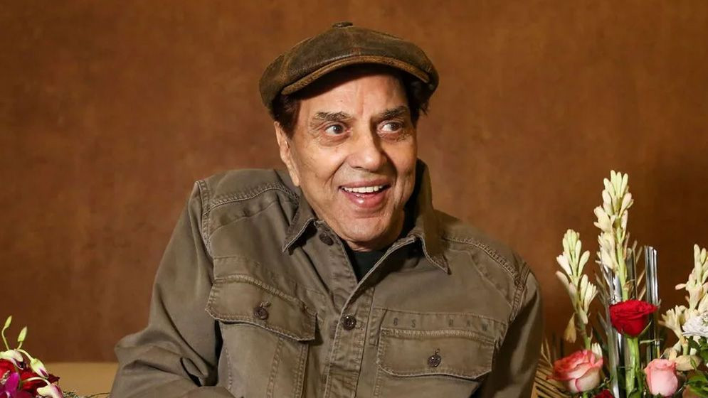 সুস্থ হয়ে বাড়ি ফিরলেন ধর্মেন্দ্র 