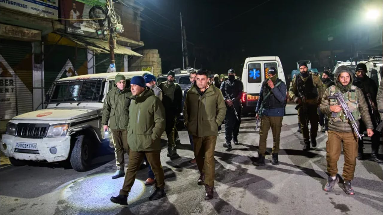 জম্মু–কাশ্মিরের পুলিশ স্টেশনে বিস্ফোরক ভান্ডারে ভয়াবহ বিস্ফোরণ, ৯ জনের প্রাণহানি