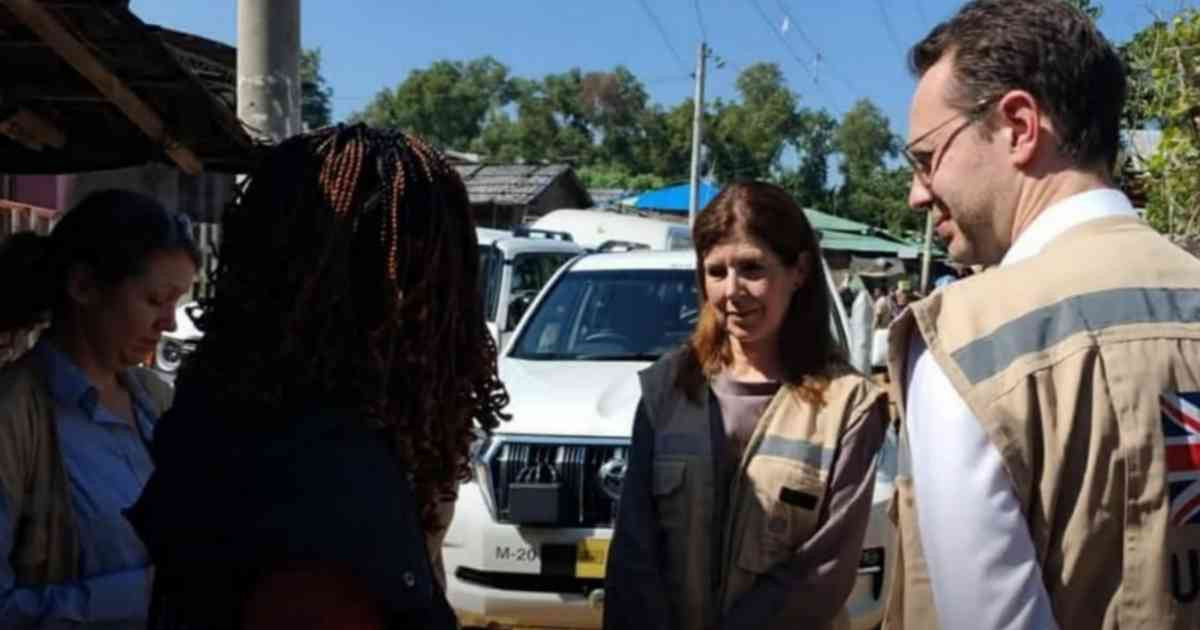 উখিয়ায় রোহিঙ্গা ক্যাম্প পরিদর্শন করলেন যুক্তরাজ্যের উন্নয়নমন্ত্রী জেনি চ্যাপম্যান