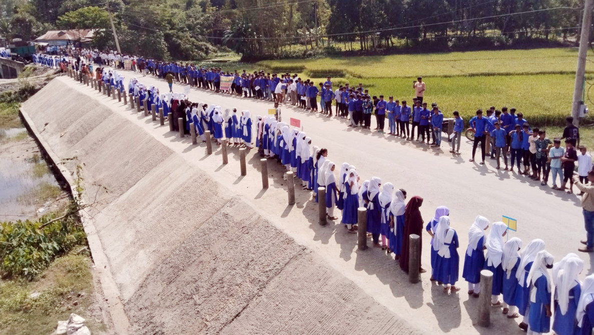 কাজিপুরের ছয় ইউনিয়ন নিয়ে ‘যমুনা উপজেলা’ গঠনের দাবিতে মানববন্ধন