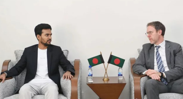 ক্রীড়া উপদেষ্টার সঙ্গে পাকিস্তানের হাইকমিশনারের সৌজন্য সাক্ষাৎ