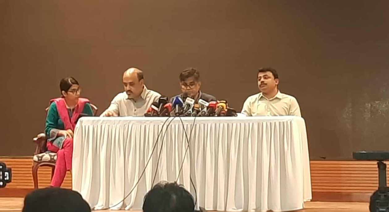 পাইলটের উড্ডয়নের ত্রুটির কারণে মাইলস্টোনে বিমান বিধ্বস্ত হয়