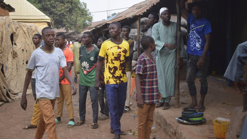 নাইজেরিয়ায় দুই শতাধিক শিক্ষার্থী-শিক্ষককে অপহরণ