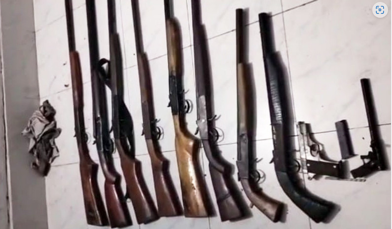 নরসিংদীতে অস্ত্র-গুলিসহ গ্রেপ্তার ৮