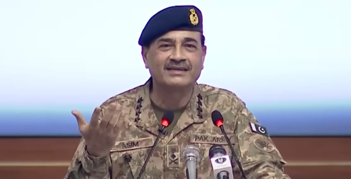 সংবিধান সংশোধন করে সেনাপ্রধানের ক্ষমতা বাড়াল পাকিস্তান