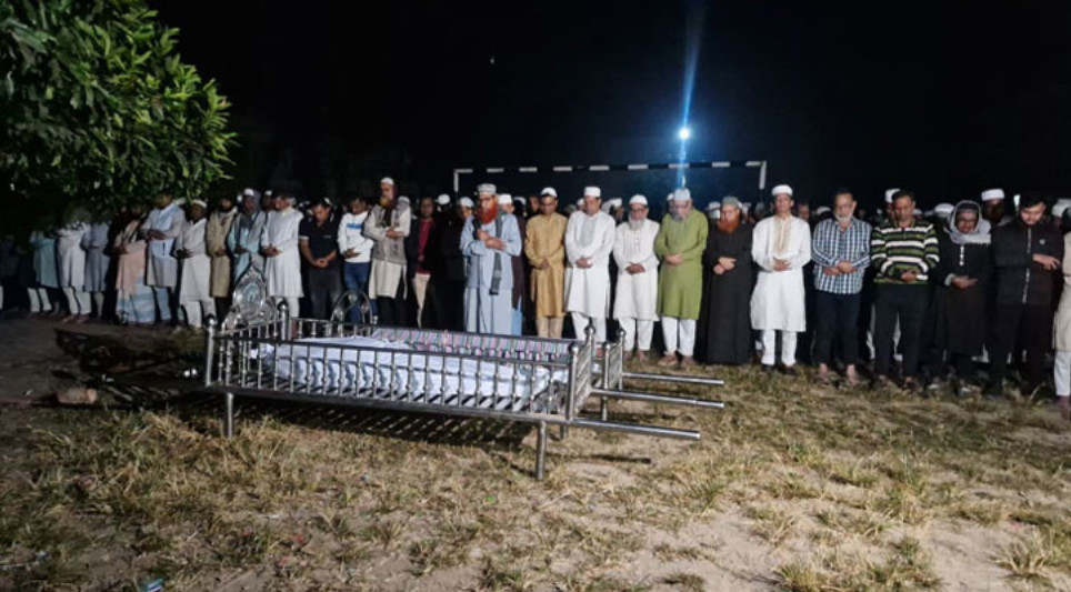 নরসিংদীতে ভূমিকম্পে নিহত বাবা-ছেলের জানাজা-দাফন সম্পন্ন