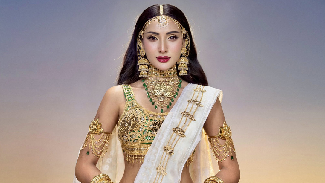 মিস ইউনিভার্সের মঞ্চে জামদানিতে মিথিলা